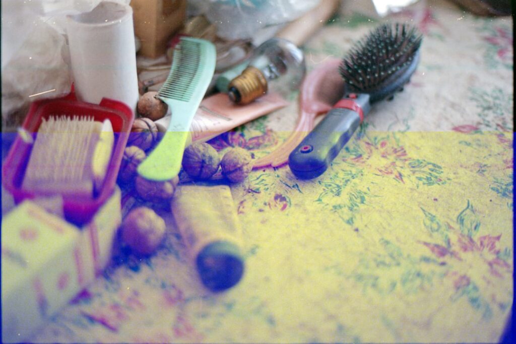 Photo decorating with paint: most used brushes and their effects