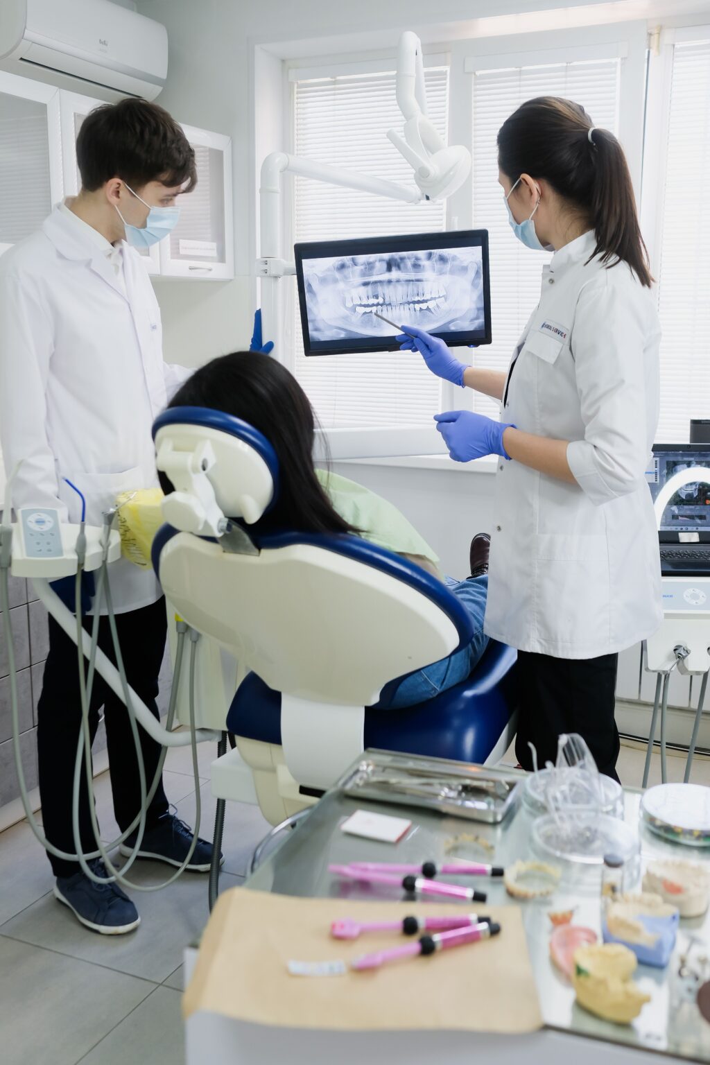 Alergia la Materiale Dentare – Ce Trebuie Să Știi Înainte de Orice Tratament
